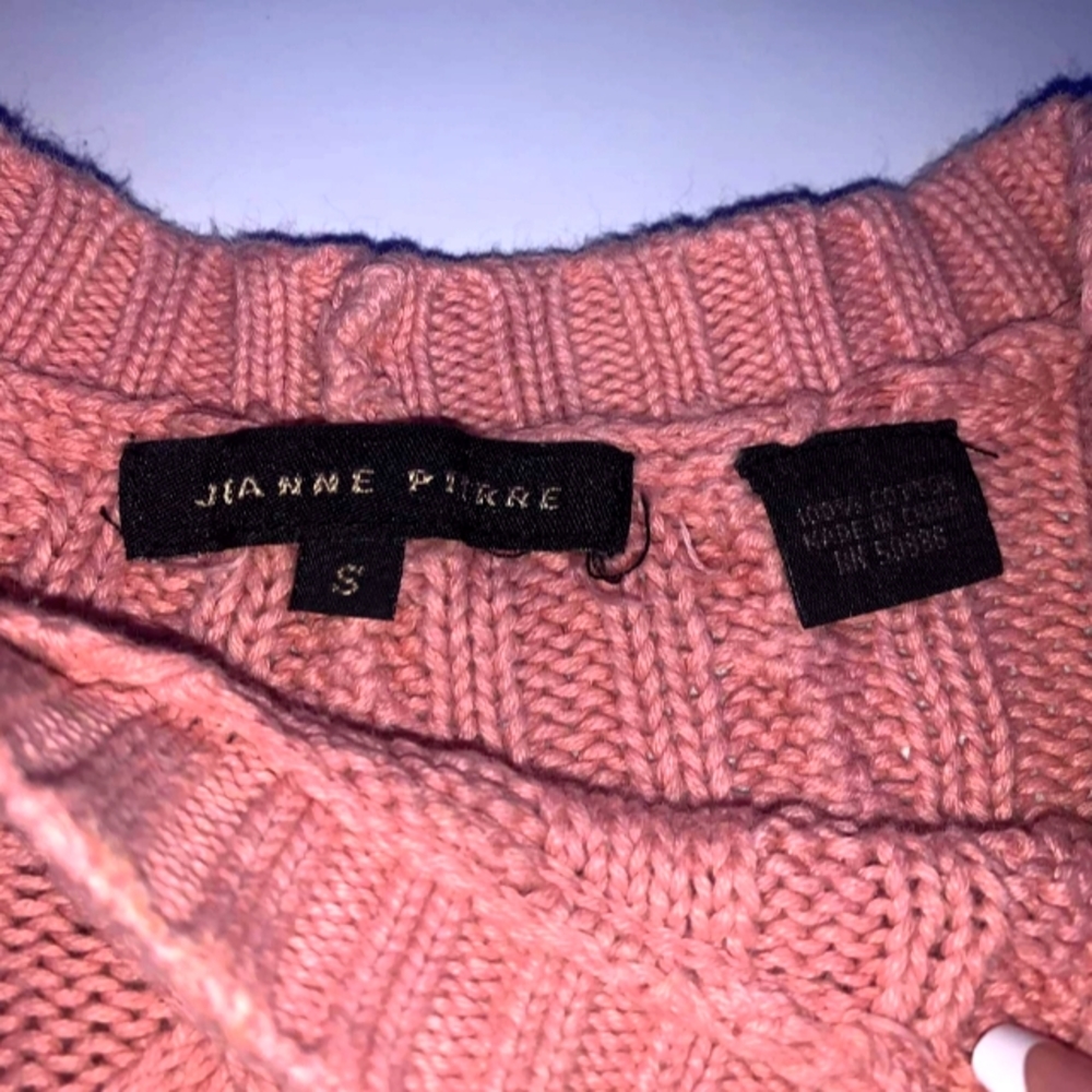 Adorable pastel pink sweater ! Perfect for fall weather